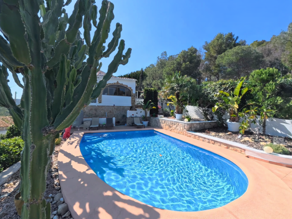 Villa de luxe à Las Rotas, Dénia : piscine privée et vue sur la mer