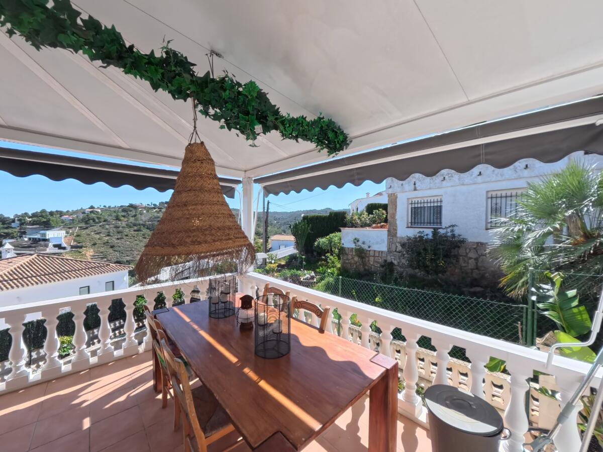 Villa de luxe à Las Rotas, Dénia : piscine privée et vue sur la mer