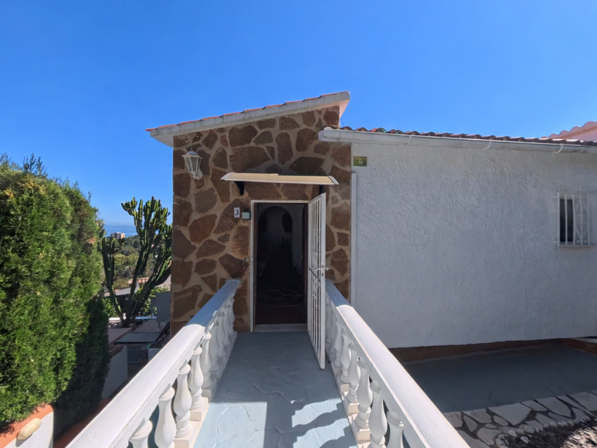 Villa de luxe à Las Rotas, Dénia : piscine privée et vue sur la mer