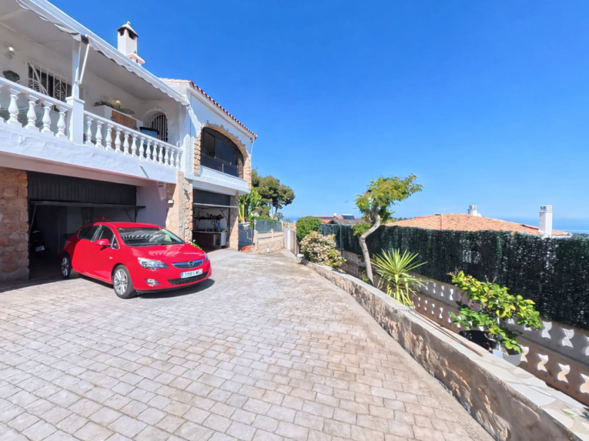 Villa de luxe à Las Rotas, Dénia : piscine privée et vue sur la mer