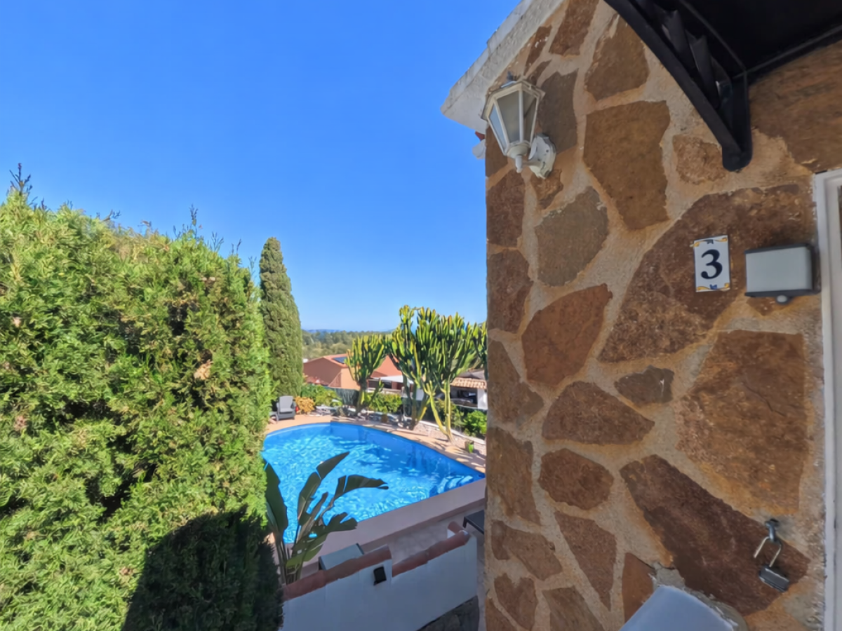 Villa de luxe à Las Rotas, Dénia : piscine privée et vue sur la mer