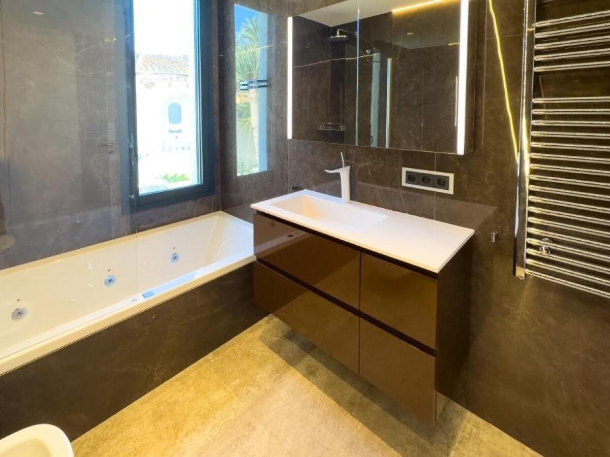 Villa 4 Chambres à vendre à Calpe